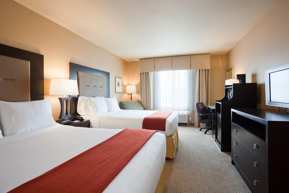 Holiday Inn Express & Suites Bonham By Ihg Exterior photo